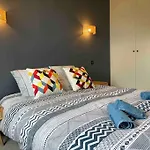 Le Soleil Levant Au Calme Avec Piscine Chauffee Casa de Férias *