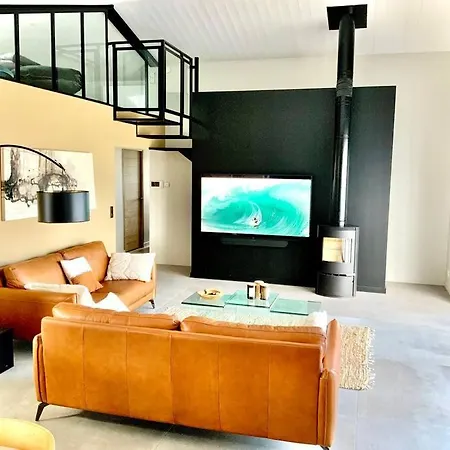 Le Soleil Levant Au Calme Avec Piscine Chauffee Casa de Férias *