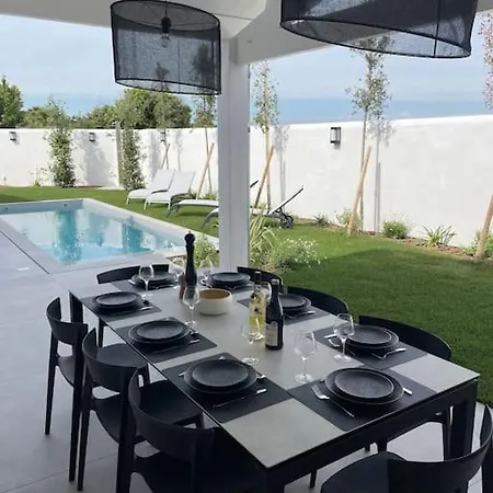 Casa de Férias Le Soleil Levant Au Calme Avec Piscine Chauffee Le Bois-Plage-en-Ré