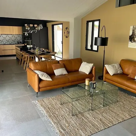 Casa de Férias Le Soleil Levant Au Calme Avec Piscine Chauffee