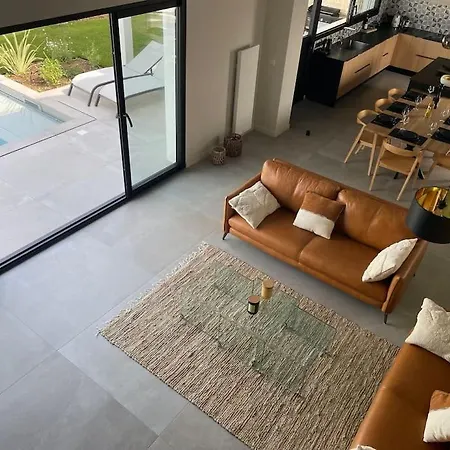 Casa de Férias Le Soleil Levant Au Calme Avec Piscine Chauffee